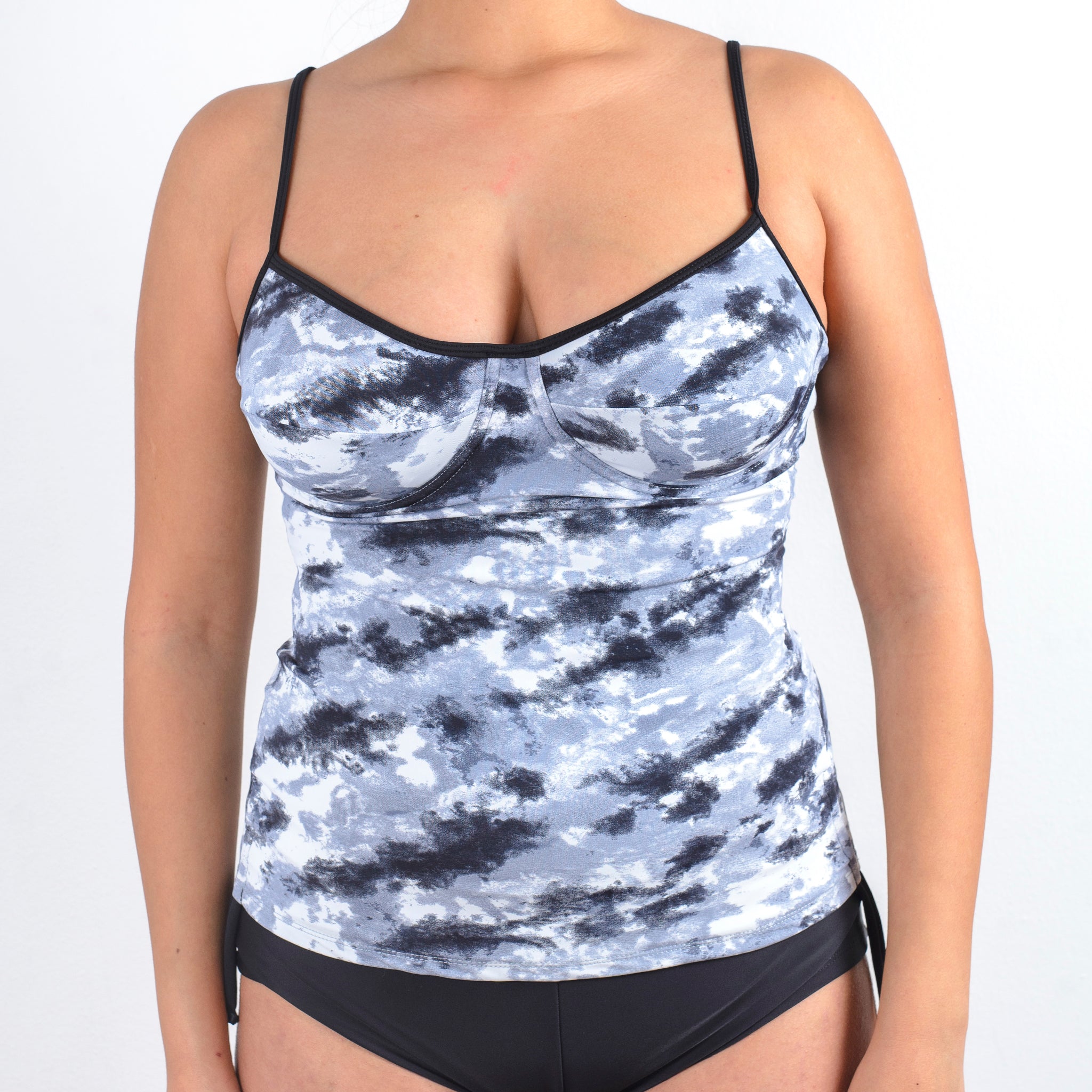 TRAJE DE BAÑO POLERA CON BARBAS Y FAJA GRIS