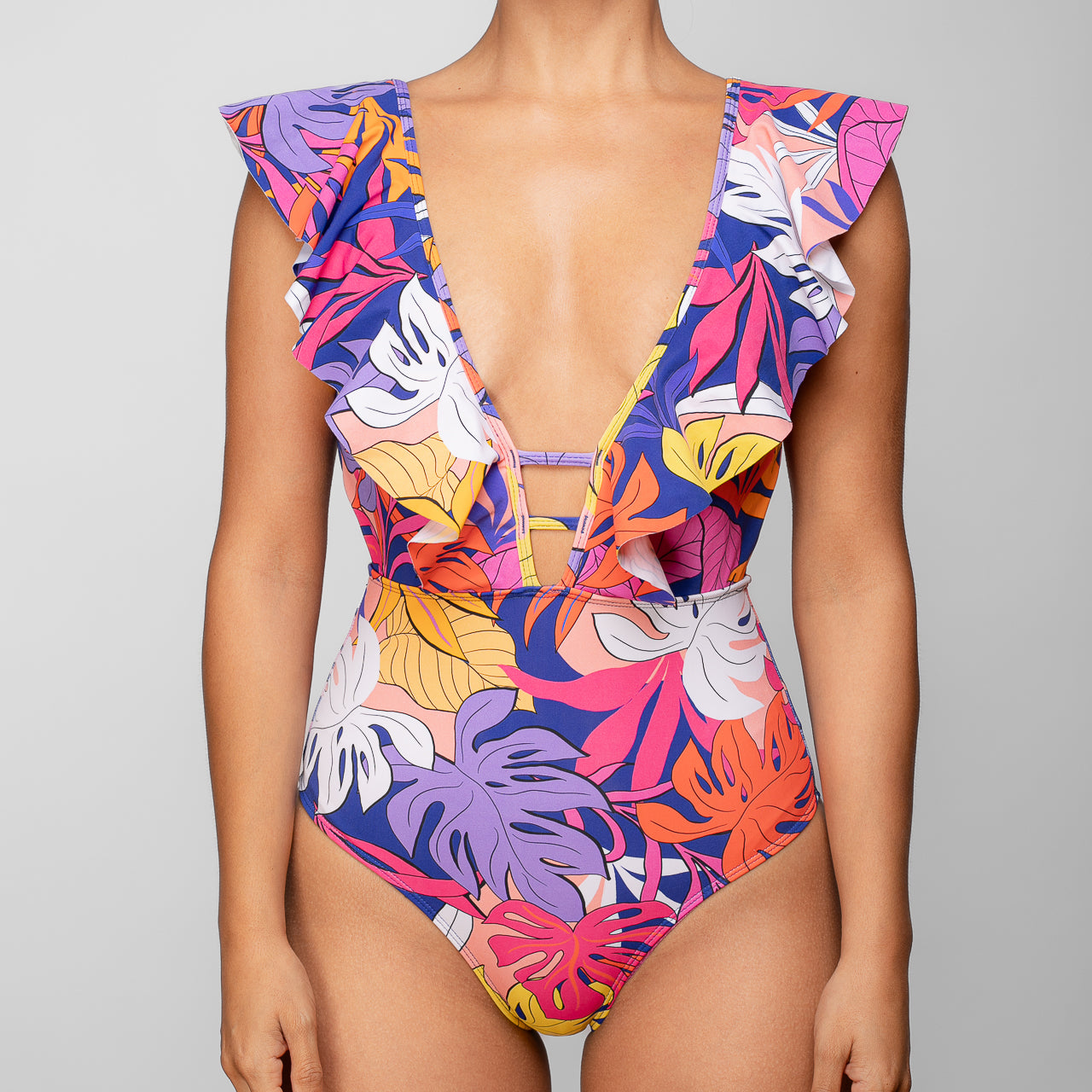 TRAJE DE BAÑO ENTERO CON VUELOS LARGOS ESTAMPADO FLORES AZUL