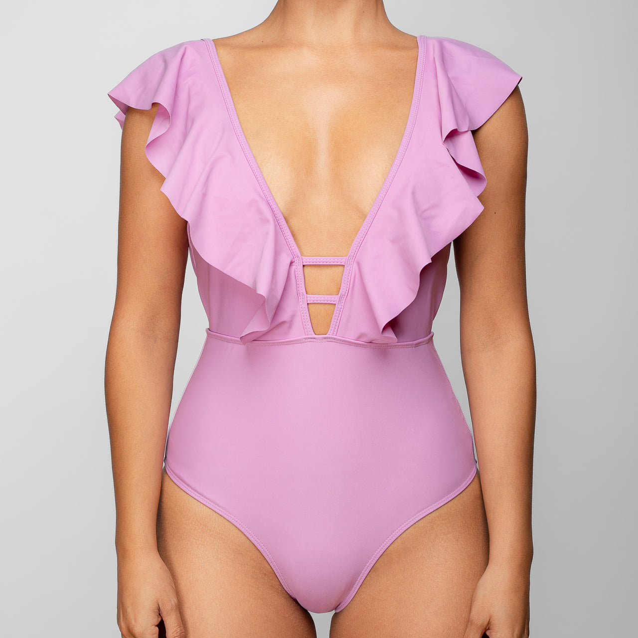 TRAJE DE BAÑO ENTERO CON VUELOS LARGOS LILA