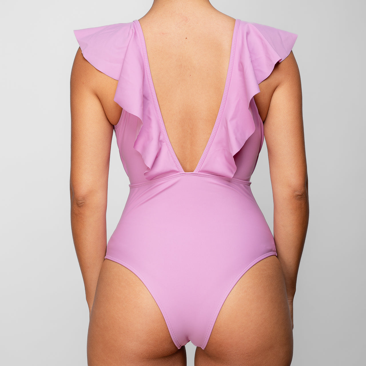TRAJE DE BAÑO ENTERO CON VUELOS LARGOS LILA