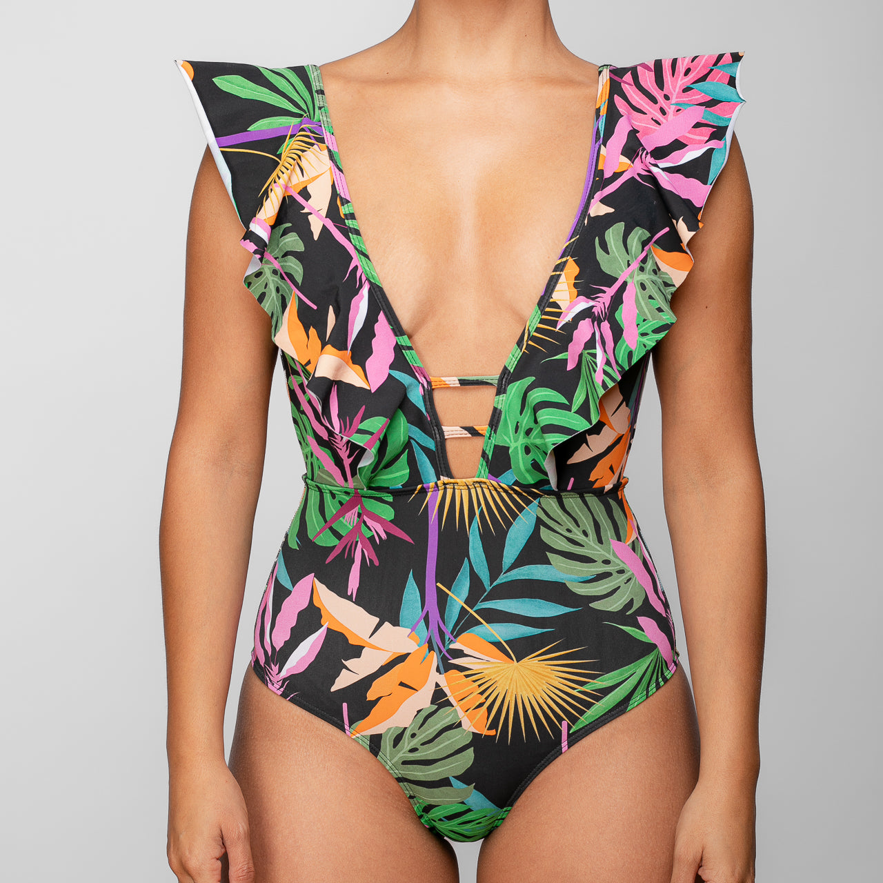 TRAJE DE BAÑO ENTERO CON VUELOS LARGOS ESTAMPADO HOJAS