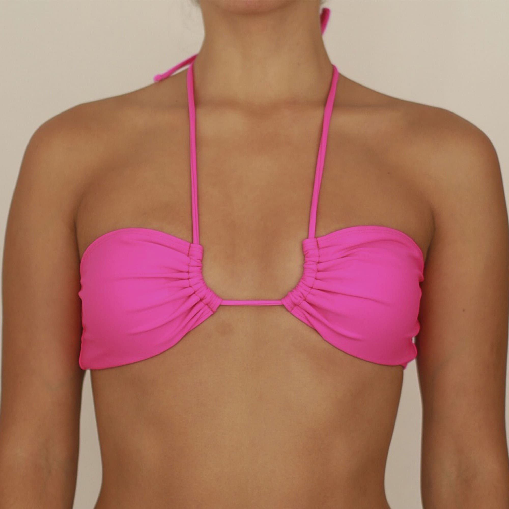 TOP DE PABILOS EN ESCOTE FUCSIA