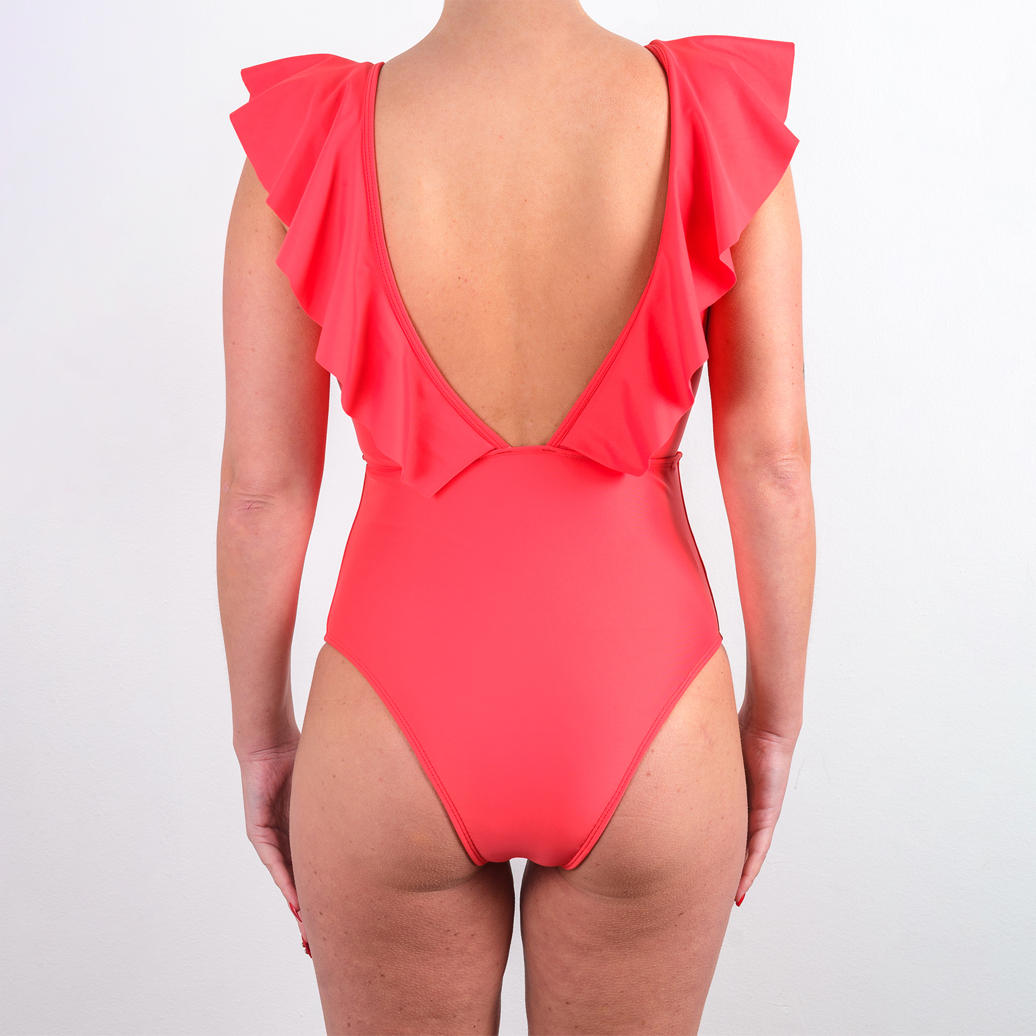 TRAJE DE BAÑO ENTERO CON VUELOS LARGOS ROJO