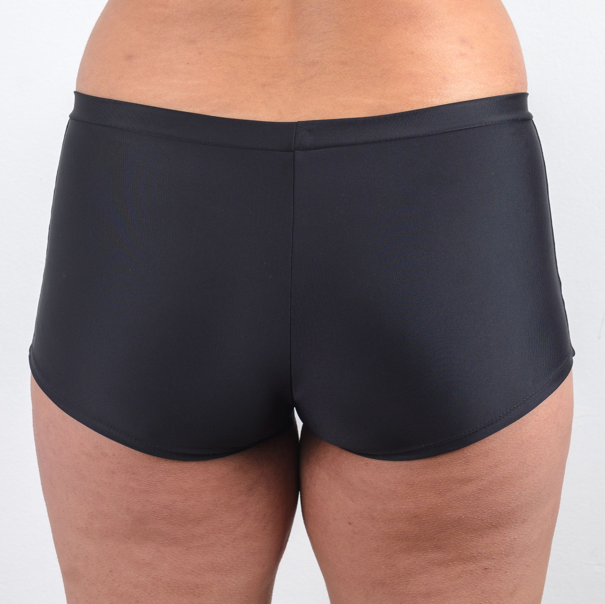 SHORT DE BAÑO NEGRO