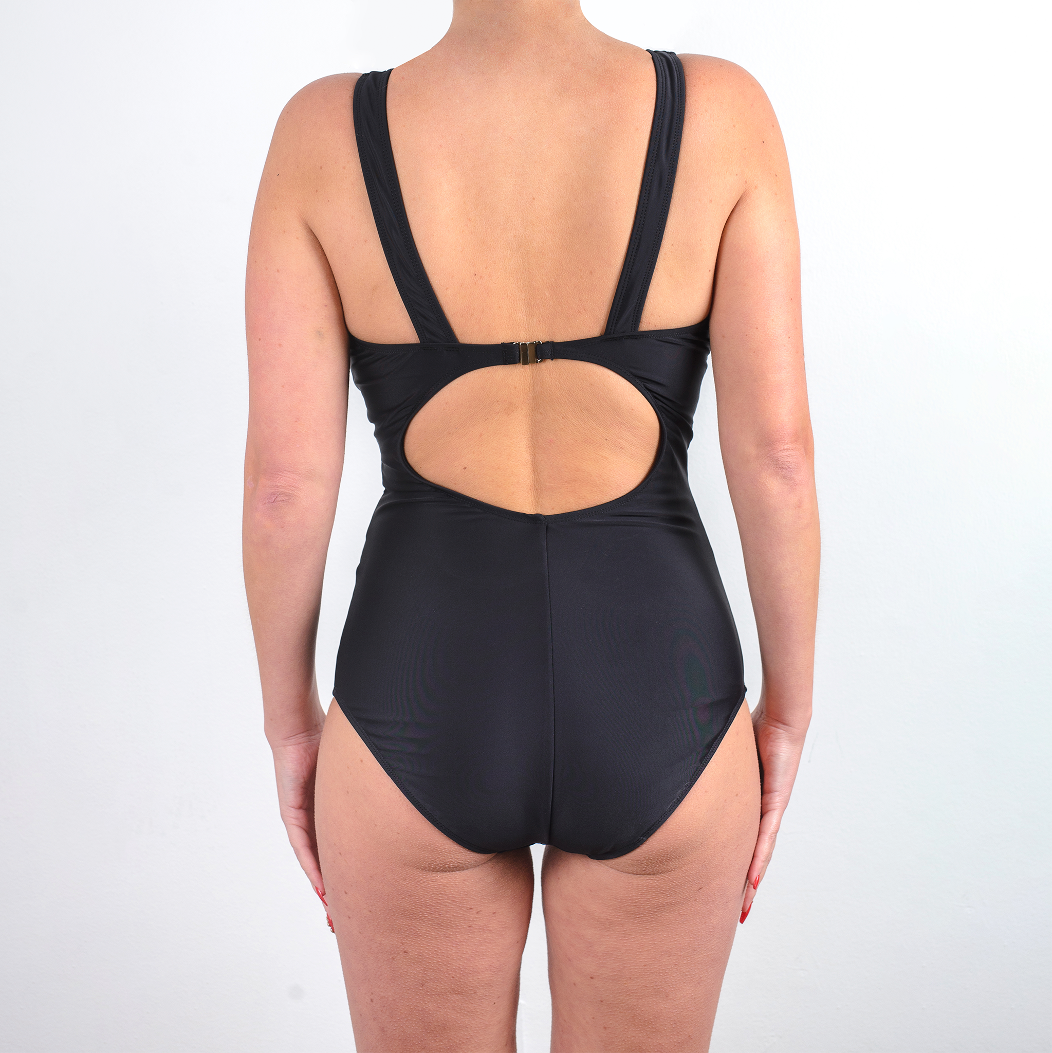 TRAJE DE BAÑO ENTERO CON BARBAS Y FAJA NEGRO