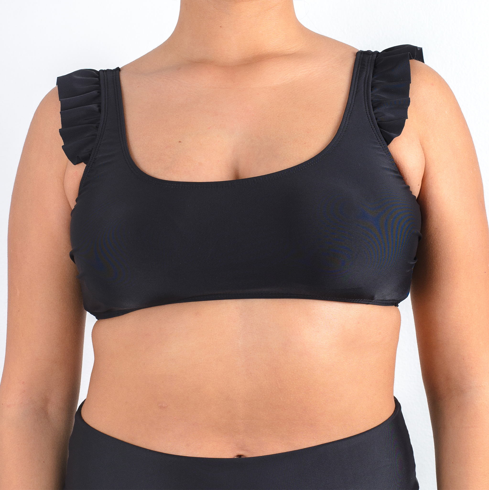 TRAJE DE BAÑO TOP RECTO CON VUELOS NEGRO