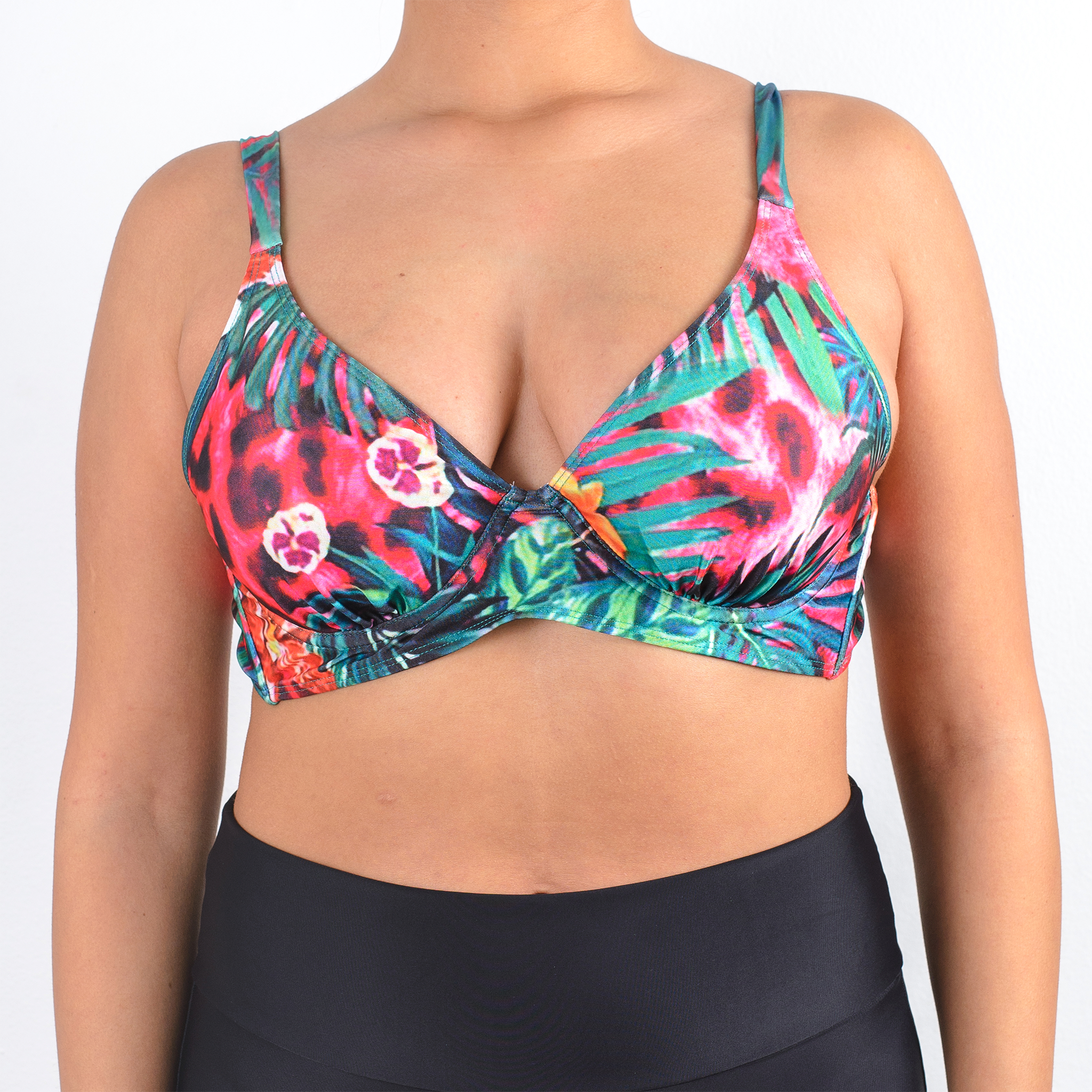 TRAJE DE BAÑO SOSTÉN CON BARBAS Y PRETINA ESTAMPADO TROPICAL ROSADO