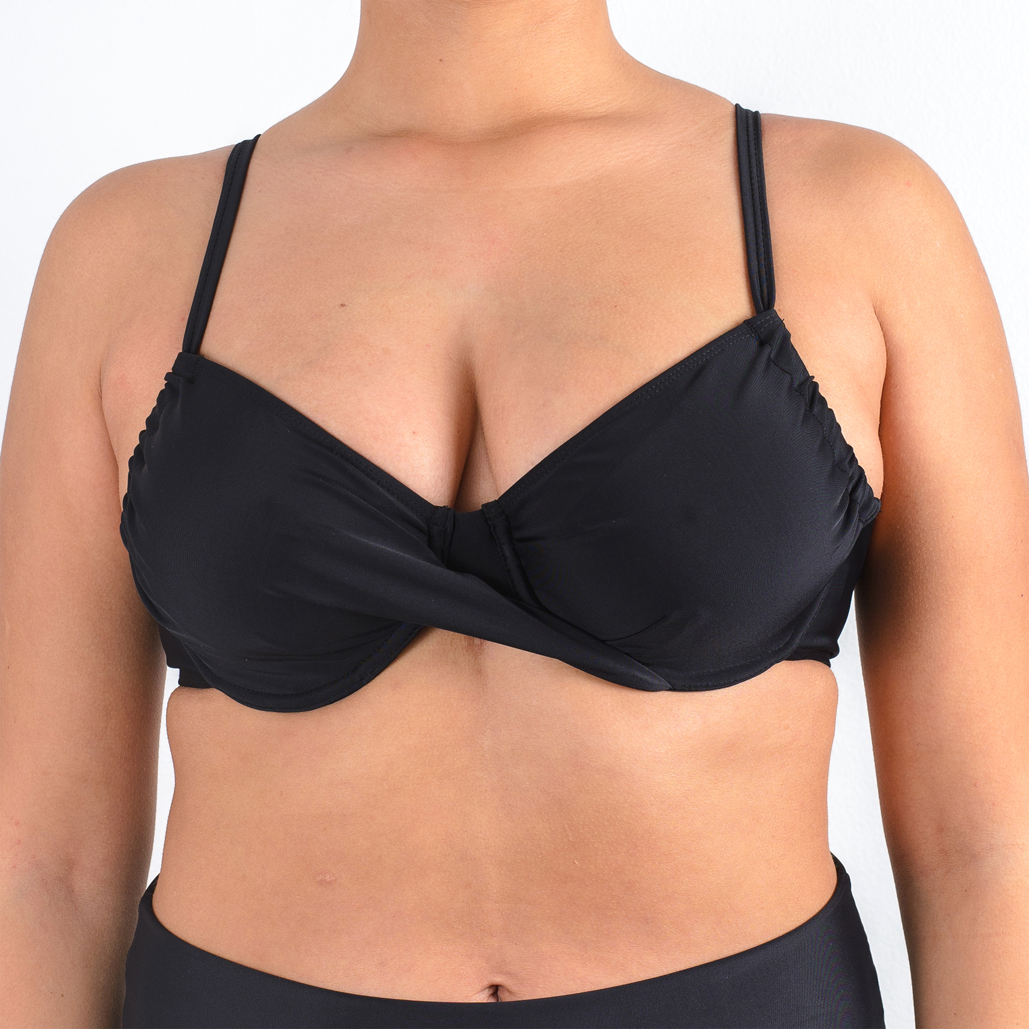 TRAJE DE BAÑO SOSTÉN CON BARBAS CRUZADO NEGRO