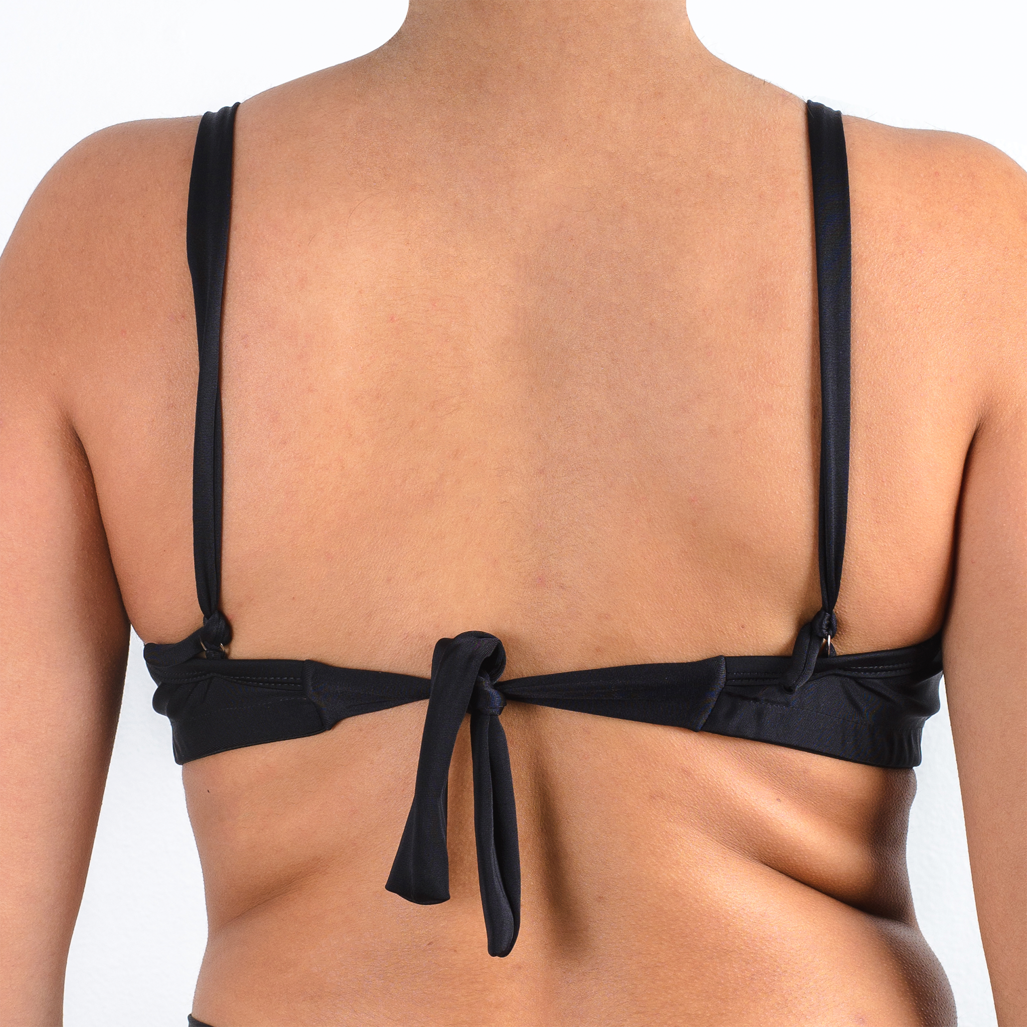 TRAJE DE BAÑO SOSTÉN COPA CON ARGOLLAS NEGRO